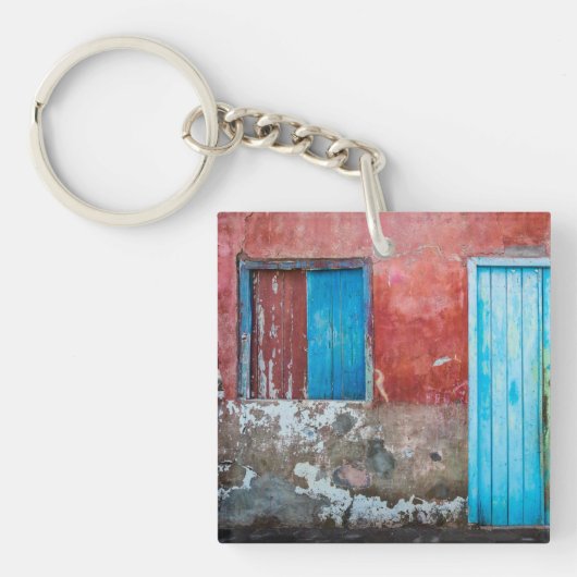 Rode, blauwe en grijze wand, deur en raam sleutelhanger (Voorkant)