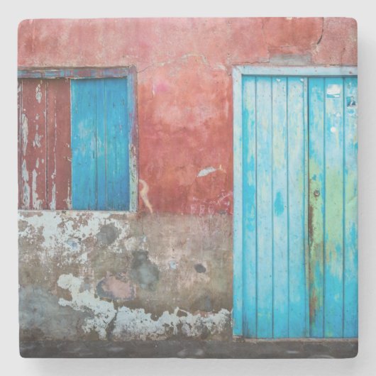 Rode, blauwe en grijze wand, deur en raam stenen onderzetter (Voorkant)