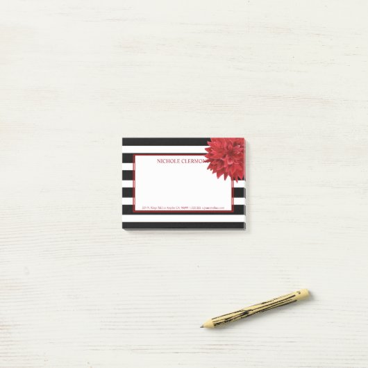 Rode bloem en zwart-witte strepen post-it® notes (Op bureau)