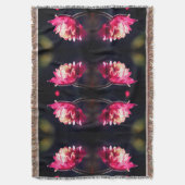 Rode bloem in zonlicht Abstract Deken (Voorkant Verticaal)