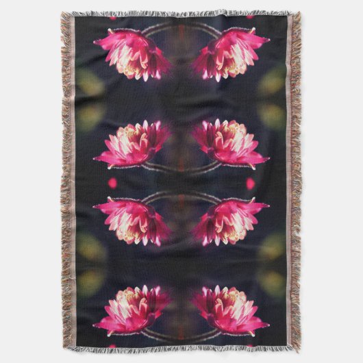 Rode bloem in zonlicht Abstract Deken (Voorkant Verticaal)