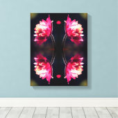 Rode bloem in zonlicht Close-up Abstract Canvas Afdruk (Insitu (Houten vloer))