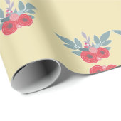 Rode bloemen en groene bladeren op bruin cadeaupapier (Rol Hoek)