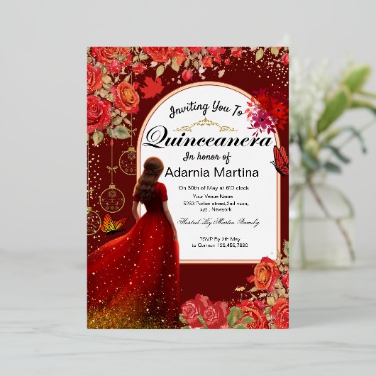 Rode Bloemen Jurk Vlinder Quinceanera Goud Folie Uitnodiging (Staand Voorkant)
