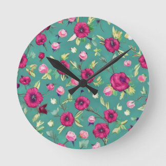 Rode bloemen op een groene achtergrond ronde klok