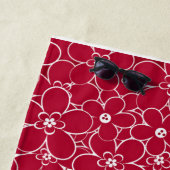 Rode bloemen op witte achtergrond strandlaken (In situ)