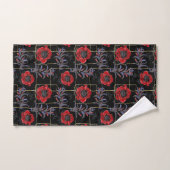 Rode bloemen op zwart. bad handdoek (Handdoek)