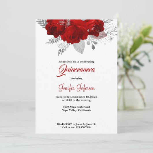 Rode bloemenquinceanera uitnodiging (Staand voorkant)