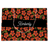 Rode bloemenschildering met monogramnaam groot cadeauzakje (Voorkant)
