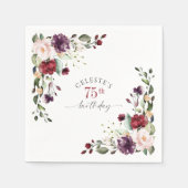 Rode Blush en Paarse Elegante Bloemen 75e Verjaard Servet (Voorkant)