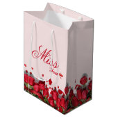 Rode Boeket van Bloemen Gift Bag Medium Cadeauzakje (Voorkant Gekanteld)