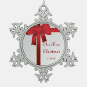 Rode bogen 1e Kerstmis samen Tin Sneeuwvlok Ornament (Voorkant)