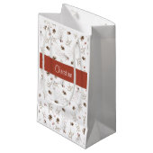 Rode Boho Woodland Winterberry Monogram Klein Cadeauzakje (Voorkant Gekanteld)