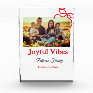 Rode boog vreugdevolle Vibes voeg familienaam foto