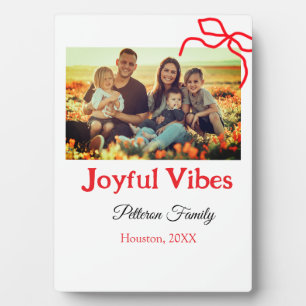 Rode boog vreugdevolle Vibes voeg familienaam foto Fotoplaat