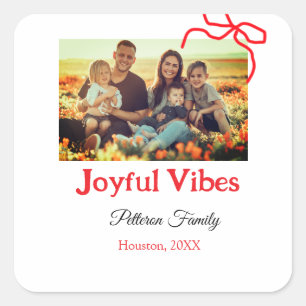 Rode boog vreugdevolle Vibes voeg familienaam foto Vierkante Sticker