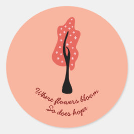 Rode boom in bloei met roze bloemen en citaat ronde sticker