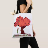 Rode boom met vrouw uit Afrika Tote Bag (Dichtbij)