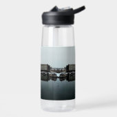 Rode boot op het water waterfles (Links)