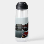 Rode boot op het water waterfles (Achterkant)