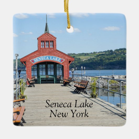 Rode boothuis op Seneca Lake Keramisch Ornament (Voorkant)