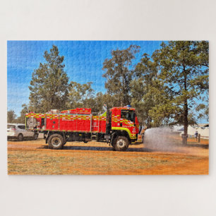 Rode brandweerwagen die water spuit op de weg, Aus Legpuzzel
