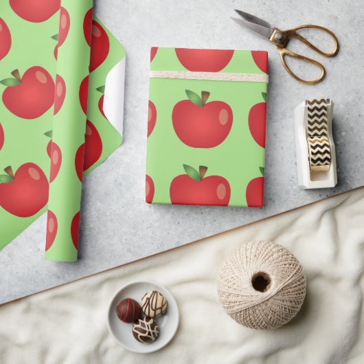 Rode Cartoonappel Op Groen Cadeaupapier (Crafts)