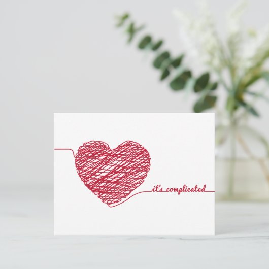 Rode chaos hart met tekst, het is ingewikkeld briefkaart (Staand voorkant)