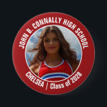 Rode cheerleader foto High School Spirit Ronde Button 7,6 Cm<br><div class="desc">Dit coole op maat gemaakte cheerleader-fotocadeau voor de middelbare school is voorzien van witte typografie van je team en spelersnaam op een rode knop. Personaliseer je met de foto van je student en het schooljaar als een trotse cheerleading ouder. Een moeder en vader kunnen deze knoppen aan de concurrentie en...</div>