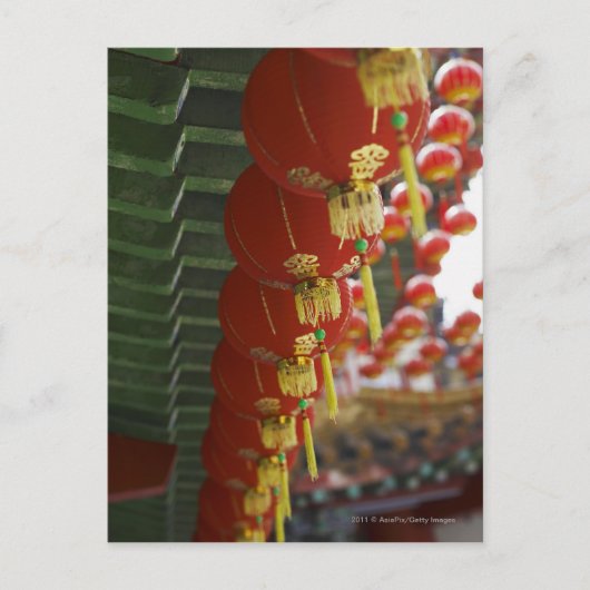 Rode Chinese lantaarns die aan tempel hangen Briefkaart (Voorkant)