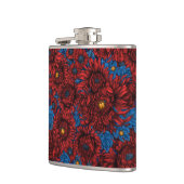 Rode chrysanthemum-bloemen en oranje kevers heupfles (Links)