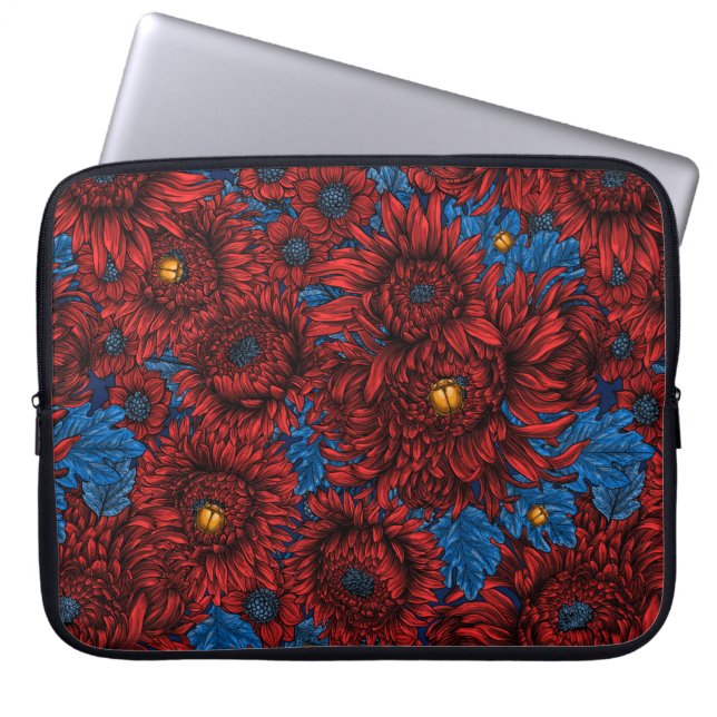 Rode chrysanthemum-bloemen en oranje kevers laptop sleeve (Voorkant)