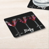 Rode cocktails in martinglas met kersen kartonnen onderzetters (Schuin)