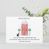 Rode deur en kat We hebben Verhuisd Nieuw Huis Aankondiging (Staand voorkant)