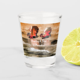 Rode doorzitters op de zand shot glas