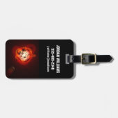 Rode dwergster in een baan rond een hypothetische  bagagelabel (Voorkant horizontaal)