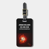 Rode dwergster in een baan rond een hypothetische  bagagelabel (Voorkant verticaal)