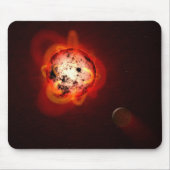 Rode dwergster in een baan rond een hypothetische muismat (Voorkant)