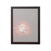 Rode dwergster in een baan rond een hypothetische  notitieblok (Linkerzijde)