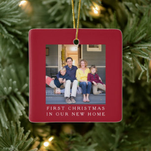 Rode Eerste Kerstmis Nieuwe Thuis Foto Keramisch Ornament