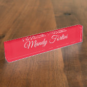 Rode Elegante Minimalistische Kalligrafie Naambordje (Zijkant)