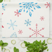 Rode en blauwe sneeuwvlokken op een witte achtergr theedoek (Gevouwen)