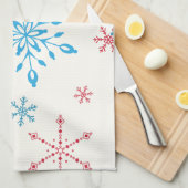 Rode en blauwe sneeuwvlokken op een witte achtergr theedoek (Quarter Fold)