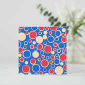 Rode en blauwe Stippen op blauw Feestdagenkaart (Staand voorkant)