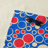 Rode en blauwe Stippen op blauw Strandlaken (In situ)