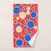 Rode En Blauwe Stippen Op Rood Bad Handdoek (Handdoek)