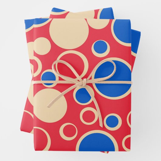 Rode en blauwe Stippen op rood Inpakpapier Vel (In situ)