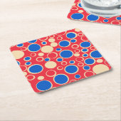 Rode en blauwe Stippen op rood Kartonnen Onderzetters (Schuin)