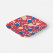 Rode en blauwe Stippen op rood Papieren Bordje (Gebogen)