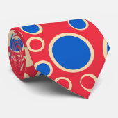 Rode en blauwe Stippen op rood Stropdas (Opgerold)